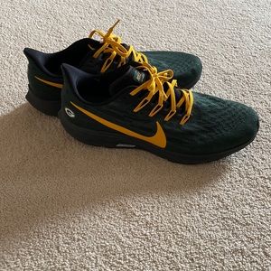 Nike air zoom Green Bay Packer Sneakers.